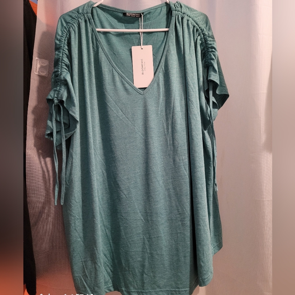 BNWT Bloomchic 3x,22-24 top